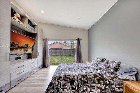 House in Homestead, Florida 4 bedrooms, 196.02 sq.m. № 2059108 - photo 23