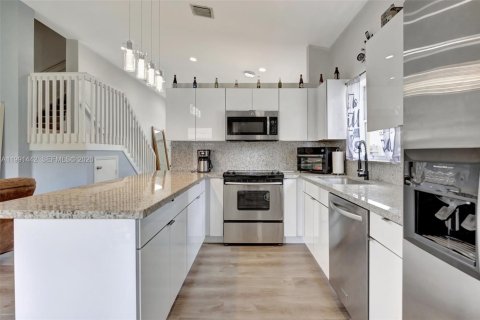 House in Homestead, Florida 4 bedrooms, 196.02 sq.m. № 2059108 - photo 7