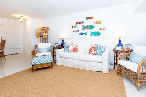 Condo in Key Biscayne, Florida, 1 bedroom  № 1842401 - photo 14