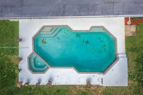 House in Hollywood, Florida 4 bedrooms, 204.85 sq.m. № 1939934 - photo 4