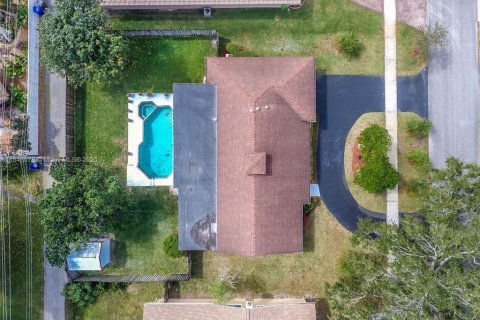 House in Hollywood, Florida 4 bedrooms, 204.85 sq.m. № 1939934 - photo 5