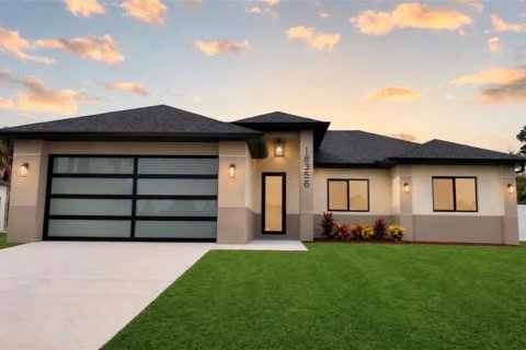 Villa ou maison à Port Charlotte, Floride 3 chambres, 121.52 m2 № 2348127