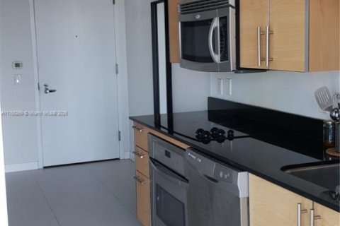 Condo in Miami, Florida, 1 bedroom  № 1862899 - photo 2