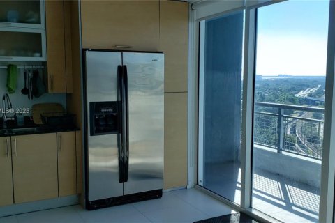 Condo in Miami, Florida, 1 bedroom  № 1862899 - photo 1