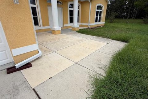Villa ou maison à vendre à Weeki Wachee, Floride: 3 chambres, 201.69 m2 № 2266900 - photo 2