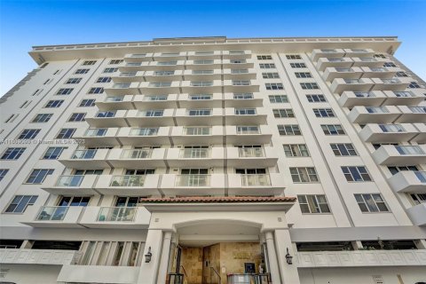 Copropriété à vendre à Surfside, Floride: 1 chambre, 84.08 m2 № 1752520 - photo 27