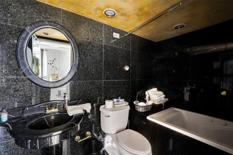 Copropriété à vendre à Surfside, Floride: 1 chambre, 84.08 m2 № 1752520 - photo 16