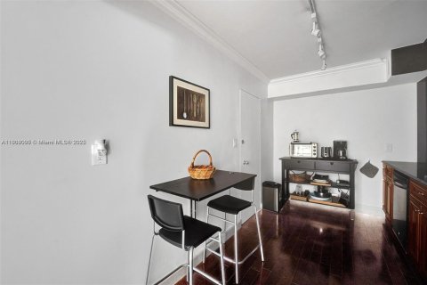 Copropriété à vendre à Surfside, Floride: 1 chambre, 84.08 m2 № 1752520 - photo 10
