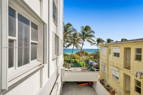Copropriété à vendre à Surfside, Floride: 1 chambre, 84.08 m2 № 1752520 - photo 19