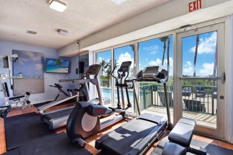 Copropriété à vendre à Surfside, Floride: 1 chambre, 84.08 m2 № 1752520 - photo 23