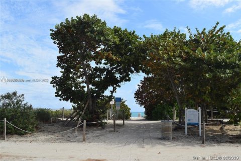 Copropriété à vendre à Surfside, Floride: 1 chambre, 84.08 m2 № 1752520 - photo 25