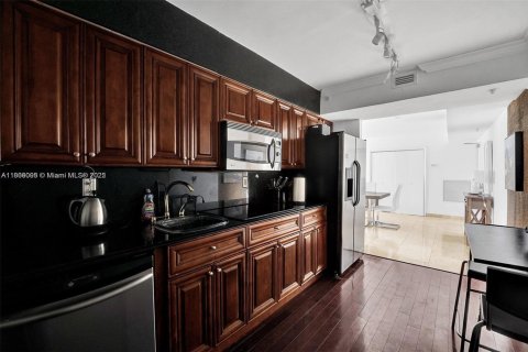 Copropriété à vendre à Surfside, Floride: 1 chambre, 84.08 m2 № 1752520 - photo 11