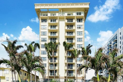 Copropriété à vendre à Surfside, Floride: 1 chambre, 84.08 m2 № 1752520 - photo 29