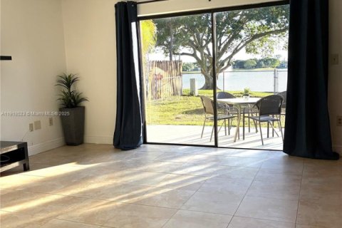 Купить виллу или дом в Майами, Флорида 3 спальни, 126.72м2, № 1973113 - фото 10