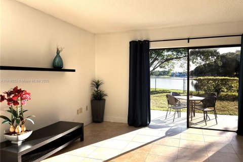 Купить виллу или дом в Майами, Флорида 3 спальни, 126.72м2, № 1973113 - фото 6