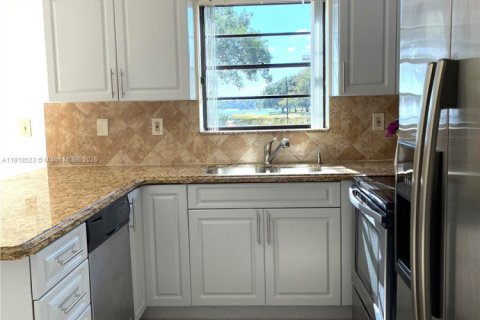 Купить виллу или дом в Майами, Флорида 3 спальни, 126.72м2, № 1973113 - фото 9