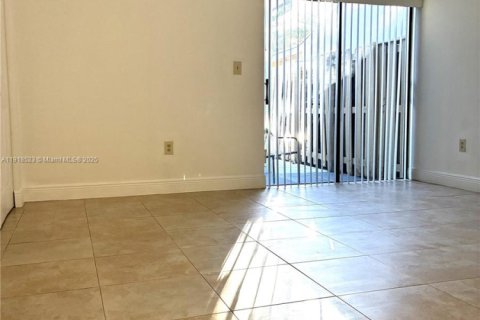 Купить виллу или дом в Майами, Флорида 3 спальни, 126.72м2, № 1973113 - фото 12