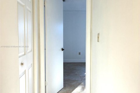 Купить виллу или дом в Майами, Флорида 3 спальни, 126.72м2, № 1973113 - фото 11