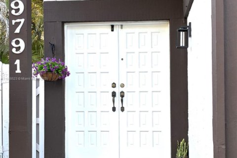 Купить виллу или дом в Майами, Флорида 3 спальни, 126.72м2, № 1973113 - фото 1