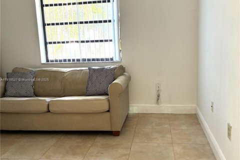 Купить виллу или дом в Майами, Флорида 3 спальни, 126.72м2, № 1973113 - фото 21