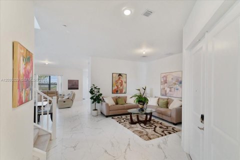 House in Miramar, Florida 5 bedrooms, 337.51 sq.m. № 2244016 - photo 5