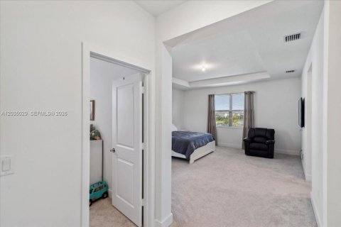 House in Miramar, Florida 5 bedrooms, 337.51 sq.m. № 2244016 - photo 21