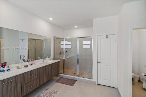 House in Miramar, Florida 5 bedrooms, 337.51 sq.m. № 2244016 - photo 24