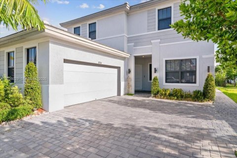 House in Miramar, Florida 5 bedrooms, 337.51 sq.m. № 2244016