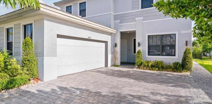House in Miramar, Florida 5 bedrooms, 337.51 sq.m. № 2244016