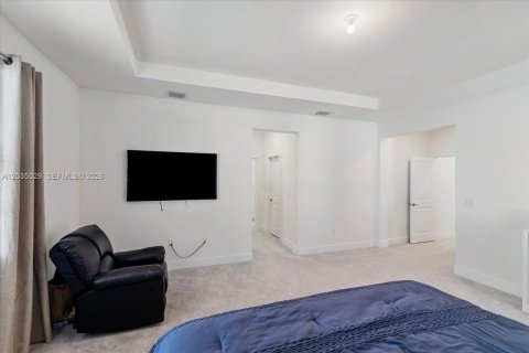 House in Miramar, Florida 5 bedrooms, 337.51 sq.m. № 2244016 - photo 20