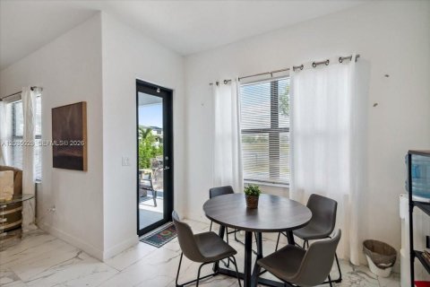 House in Miramar, Florida 5 bedrooms, 337.51 sq.m. № 2244016 - photo 8
