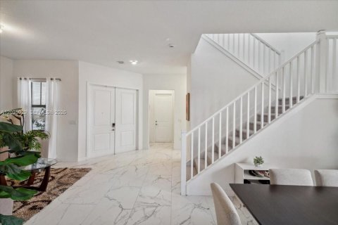 House in Miramar, Florida 5 bedrooms, 337.51 sq.m. № 2244016 - photo 15