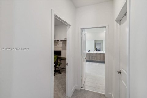 House in Miramar, Florida 5 bedrooms, 337.51 sq.m. № 2244016 - photo 26