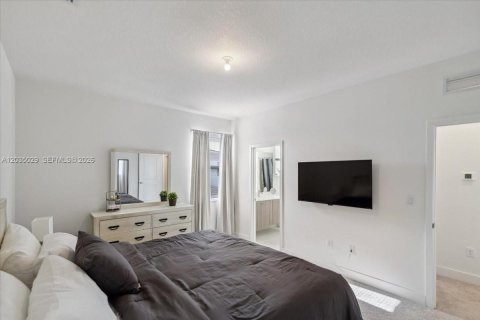 House in Miramar, Florida 5 bedrooms, 337.51 sq.m. № 2244016 - photo 29