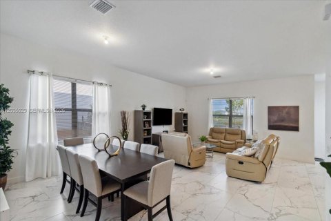 House in Miramar, Florida 5 bedrooms, 337.51 sq.m. № 2244016 - photo 6