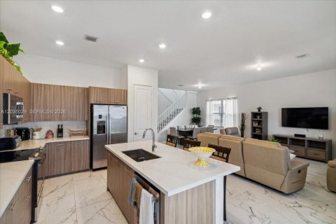 House in Miramar, Florida 5 bedrooms, 337.51 sq.m. № 2244016 - photo 11