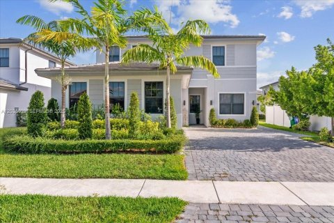 House in Miramar, Florida 5 bedrooms, 337.51 sq.m. № 2244016 - photo 2