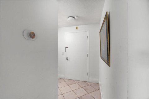 Copropriété à vendre à Pompano Beach, Floride: 1 chambre, 70.23 m2 № 2370610 - photo 9