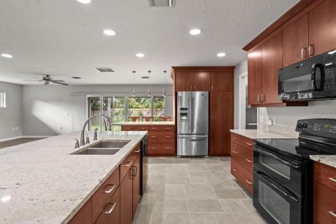 House in Winter Park, Florida 3 bedrooms, 209.59 sq.m. № 1837823 - photo 16