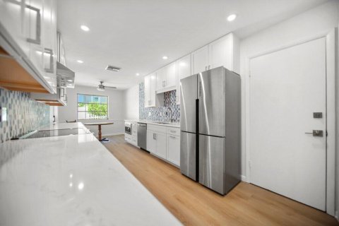 Villa ou maison à louer à Stuart, Floride: 3 chambres, 193.24 m2 № 2410789 - photo 8