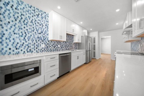 Villa ou maison à louer à Stuart, Floride: 3 chambres, 193.24 m2 № 2410789 - photo 7
