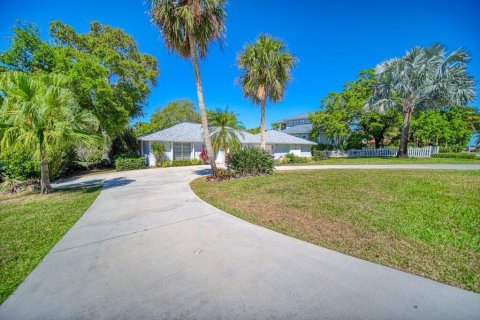 Villa ou maison à louer à Stuart, Floride: 3 chambres, 193.24 m2 № 2410789 - photo 4