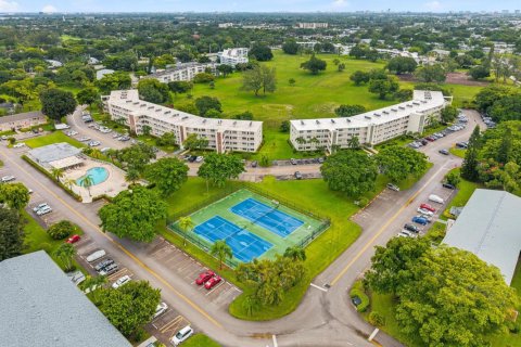 Condo in Deerfield Beach, Florida, 2 bedrooms  № 2286830 - photo 24