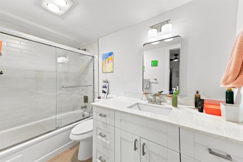 Condo in Deerfield Beach, Florida, 2 bedrooms  № 2286830 - photo 18