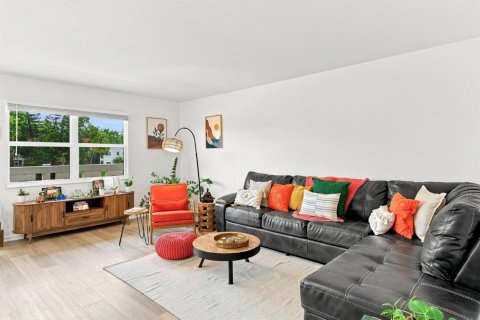 Condo in Deerfield Beach, Florida, 2 bedrooms  № 2286830 - photo 9