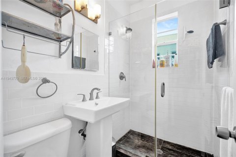 Condominio en venta en Miami Beach, Florida, 2 dormitorios, 68.75 m2 № 2090623 - foto 3