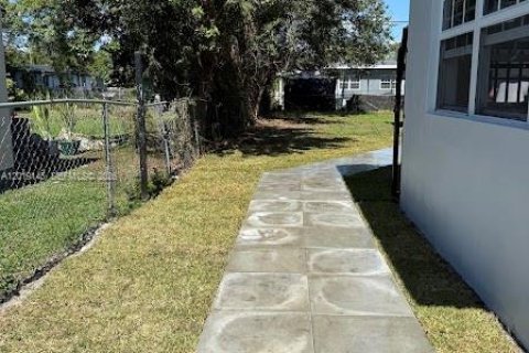 Immobilier commercial à vendre à Miami, Floride: 167.97 m2 № 2183539 - photo 16
