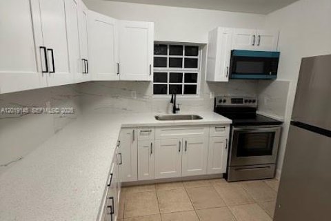 Immobilier commercial à vendre à Miami, Floride: 167.97 m2 № 2183539 - photo 4