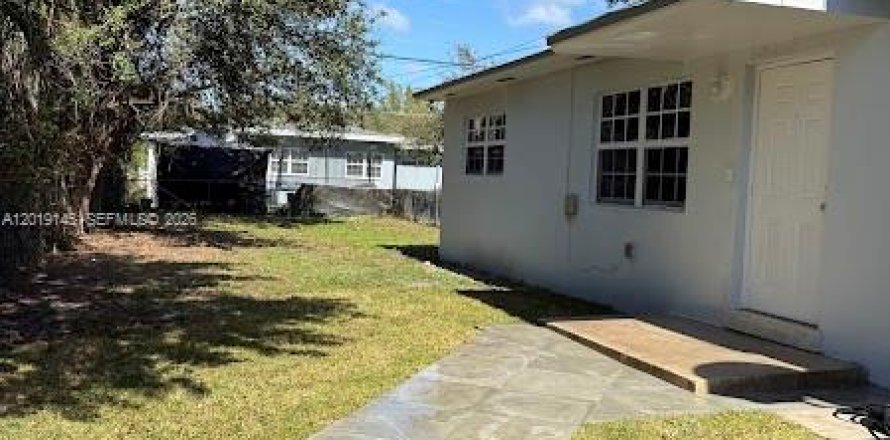 Immobilier commercial à Miami, Floride 167.97 m2 № 2183539
