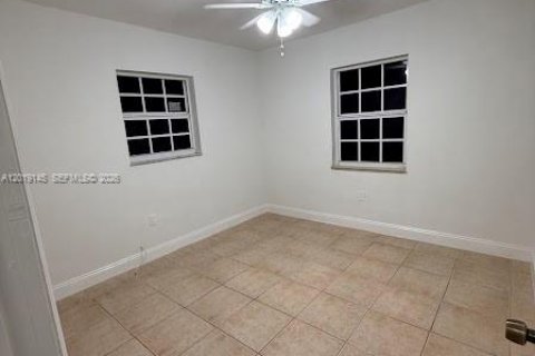 Immobilier commercial à vendre à Miami, Floride: 167.97 m2 № 2183539 - photo 8